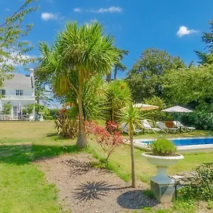 Cedar House Boutique Bed & Breakfast