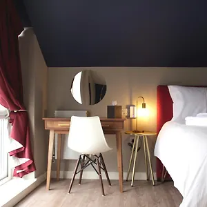 Aaron Wise - 62 Plantagenet Guest house